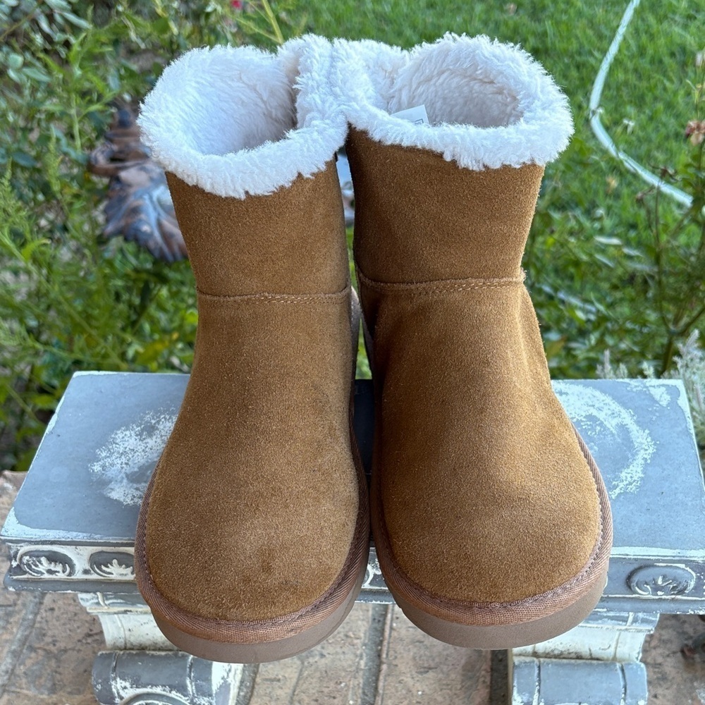 Koolaburra Tan Suede Boots with Shearling Trim - Picture 9 of 11